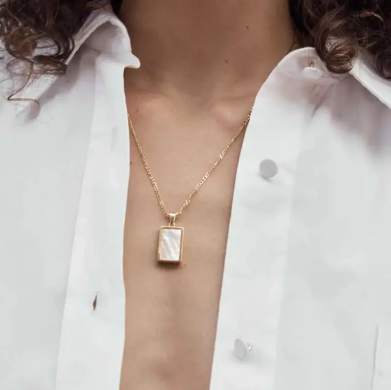 Gold Shell Square Pendant Necklace 3
